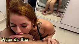 टाइट चूत वाली रेडहेड मस्कुलर बॉडीबिल्डर का लंड चूस राइड करती