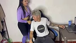 Secretaria Culona Gana Aumento Anal