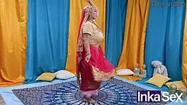 कर्वी इंडियन मिल्फ टैबू फ्लैशिंग में बड़े नैचुरल टिट्स से लुभाती है