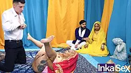 कर्वी इंडियन मिल्फ टैबू फ्लैशिंग में बड़े नैचुरल टिट्स से लुभाती है