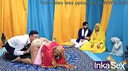 कर्वी इंडियन मिल्फ टैबू फ्लैशिंग में बड़े नैचुरल टिट्स से लुभाती है