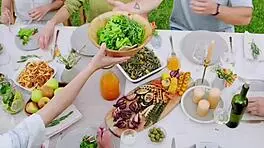 I meet a blonde mother on vacation in Barcelona