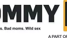 Young flesh meets old hole in emotional cougar sex