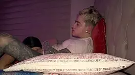 Mi Hermanastra Y Yo Nos Pusimos Cachondos Y Hacemos El Amor En La Cama De Sus Padres