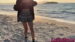 latina deliciosa me provocando na praia mostrou a bucetinha e ganhou leite dentro