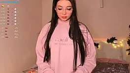 W0wgirls model Liza appears in a cute petite web chat session from December 25, 2022