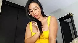 What's the name of this young latina amateur?