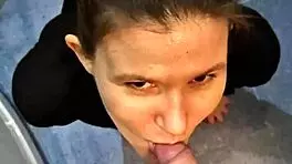 पड़ोसी लड़की बाथरूम में जल्दी चोदती है