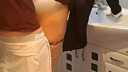 पड़ोसी लड़की बाथरूम में जल्दी चोदती है