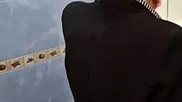 पड़ोसी लड़की बाथरूम में जल्दी चोदती है