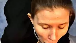 पड़ोसी लड़की बाथरूम में जल्दी चोदती है