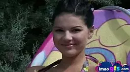 Hot brunette in bikini gets outdoor licking 😍