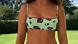 gostosa com boceta saltando