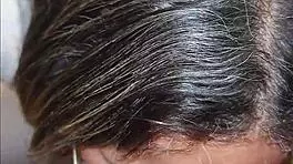 La mama de mi amigo me encuentra en su baño