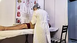 Paciente no aguanta e fica ereto na frente da enfermeira durante o exame?