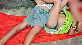 अरे, सोथेलस भाई की पत्नी मोटी बेबीसिटर बॉडीबिल्डर से गैंड गप्ड हो रही है