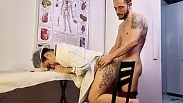 Paciente no aguanta e fica ereto na frente da enfermeira durante o exame?