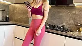 दोस्त की भारी चूचियों वाली मम्मी ने बुलाया और बेशर्म चुदाई की - रूसी एमेच्योर बातें इंग्लिश सब्स