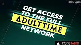 Lilu Moon's feet in hot cum.