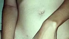 Masturbando meu clit�ris suculento e metendo um consolinho na minha buceta peluda gozei demais