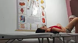 Ginecologista Enfia Dedo No Cu E Fode Paciente