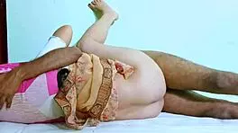 दोस्त टाइट टीन 18+ चूत को क्रीमपाई से भरता है जोर से चोदकर