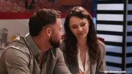 Boomer Gets Public Handjob from Genz Babe Outdoors