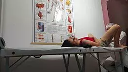 Ginecologista Enfia Dedo No Cu E Fode Paciente