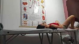 Ginecologista Enfia Dedo No Cu E Fode Paciente