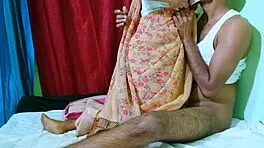 दोस्त टाइट टीन 18+ चूत को क्रीमपाई से भरता है जोर से चोदकर