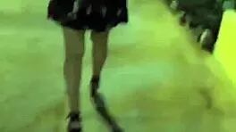 chica caliente por la calle sube al carro de su novio pero se toca sola y lo deja con ganas de cogerme en perú callejero