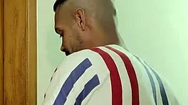 Eu Não Resisti Ouvir Meu Novo Vizinho Batendo Punheta E Fui Ajudar