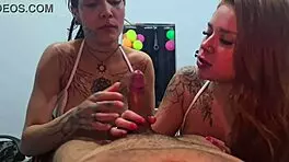 Minha vizinha casada chamou o marido pra boquete duplo e ele gozou!