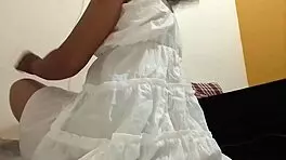 Indian hot bhabhi ne chut me fingering krke pani nikala hindi audio