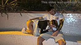 Passeggio lungo mare e uno sconosciuto si accorge che non ho le mutande video outdoor