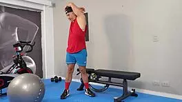 बड़ी गांड वाली कोलंबियन ने पर्सनल ट्रेनर को जंगली चुदाई से चीख-चीख कर रुलाया!