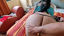 Hey, this cute BBW teen loves deepthroating big cocks and getting cum on her teeth 😍