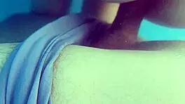 Sexo Arriscado Em Público Com Uma Petite Magra Com Buceta Apertada Na Piscina