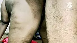 भारतीय औरत पड़ोसी लड़कों को चोदती है