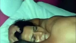 novinho comendo a karina enquanto outro filma e aguarda a vez