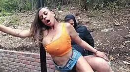 Voy Trotando A La Montaña Con Mi Amiga Me Accidente Y Me Folla El Guardabosques