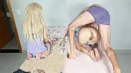 padrasto fode esposa na frente da enteada