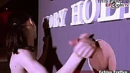 devote teen 18+ schlampe gefickt im puff von 2 m�nnern