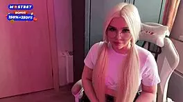 Does the chubby blonde fuck the gamer couple on webcam?