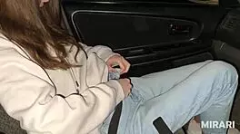Young slut fucks her lover in the car amateur couple 😏
