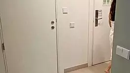 Pillo a mi cambiandose y acabamos follando