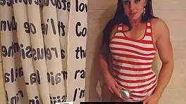 prima safada bathing in wet shower scene