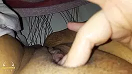 me despierto con muchas ganas de tocarme el coño, no puedo evitar ensuciarme los dedos ¿te apetece?