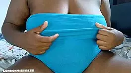 Ebony babe masturbates, fingering her big clit in outdoor public.