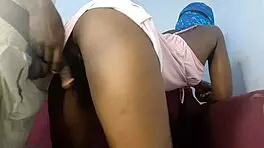 enmascarada muestra sus tetas y su gran culo natural